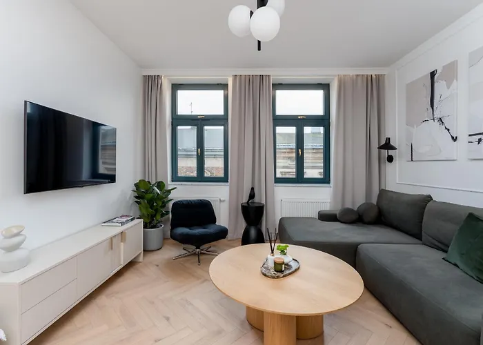 Premium Apartment by Wawel Castle, Central Kraków, Underground Parking